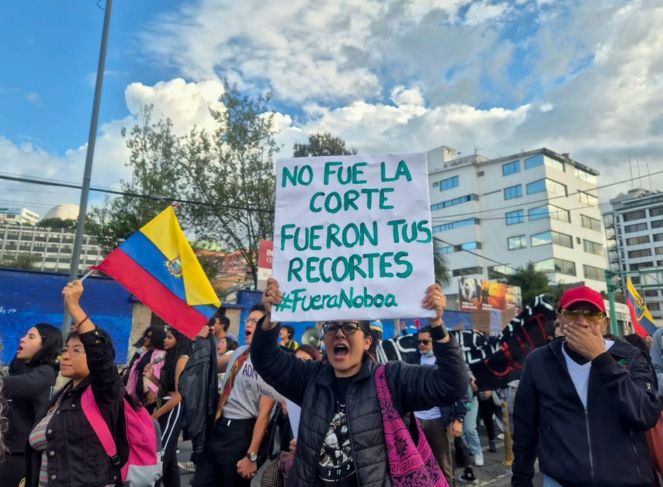 Quito marchó en respaldo de la Corte Constitucional
